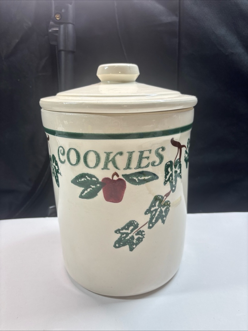 Vintage Crock Shop Apple and Ivy Pottery Cookie Jar Santa Ana California